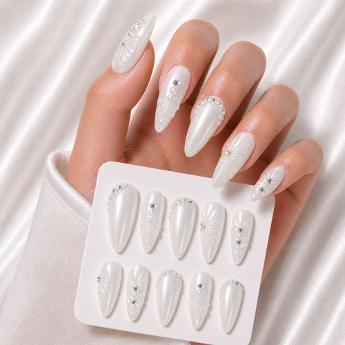 Elegant Rhinestone-Embellished Nail Tips Bowlift