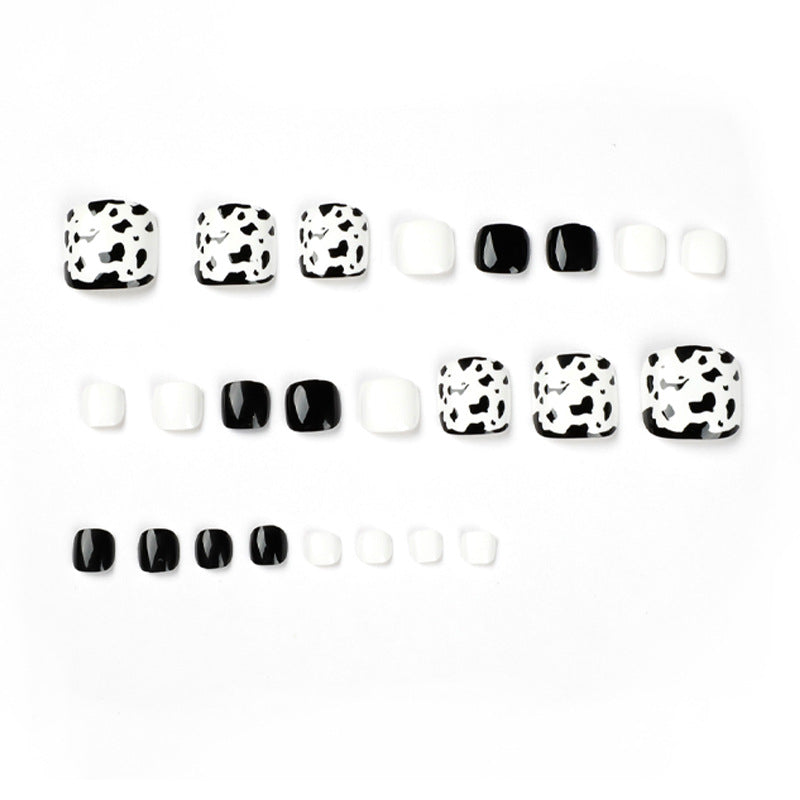 Artful toenail extensions with modern animal pattern Bowlift