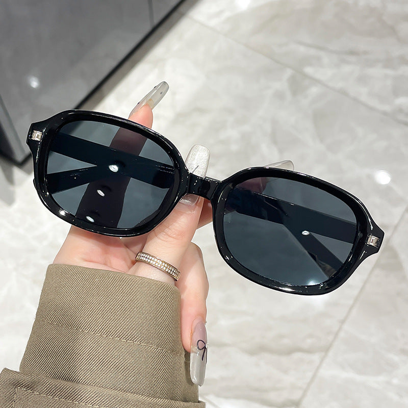 Ladies Fashion Sunglasses in Retro Style Bowlift