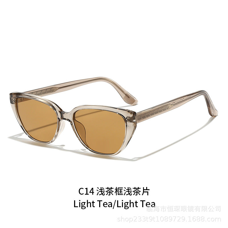 Women Cat-Eye Sunglasses with trendy leopard pattern and sturdy frame Bowlift