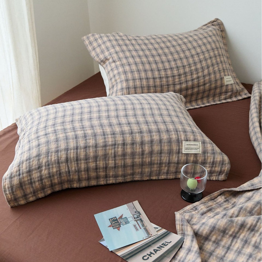 Women's pillowcase with delicate floral motif Bowlift