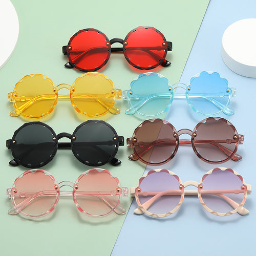 Ladies playful sunglasses with floral design Bowlift