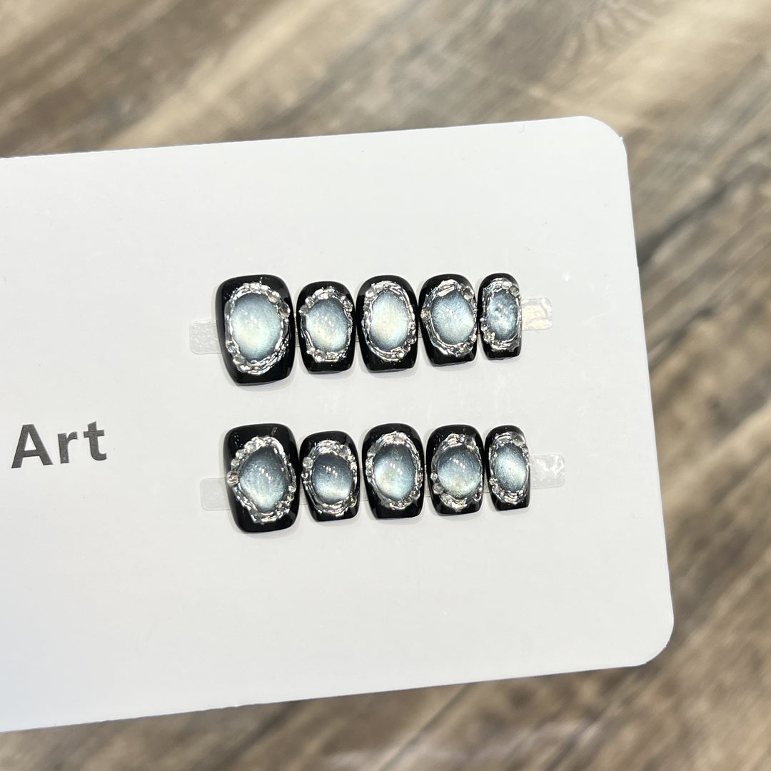 Glamorous Press-On Nail Art Set with Silver Accents Bowlift