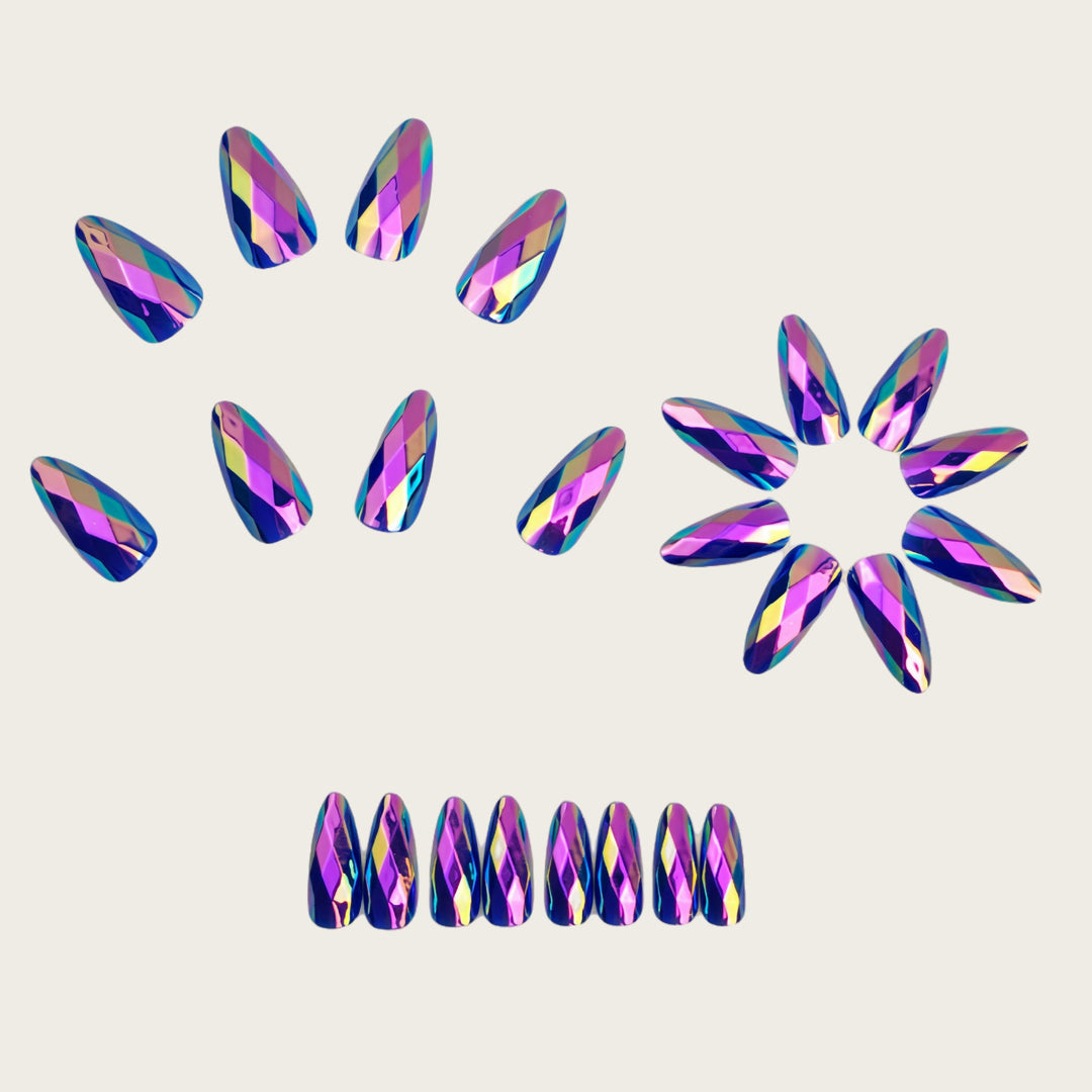 Glamorous artificial nails in 3D crystal look Bowlift