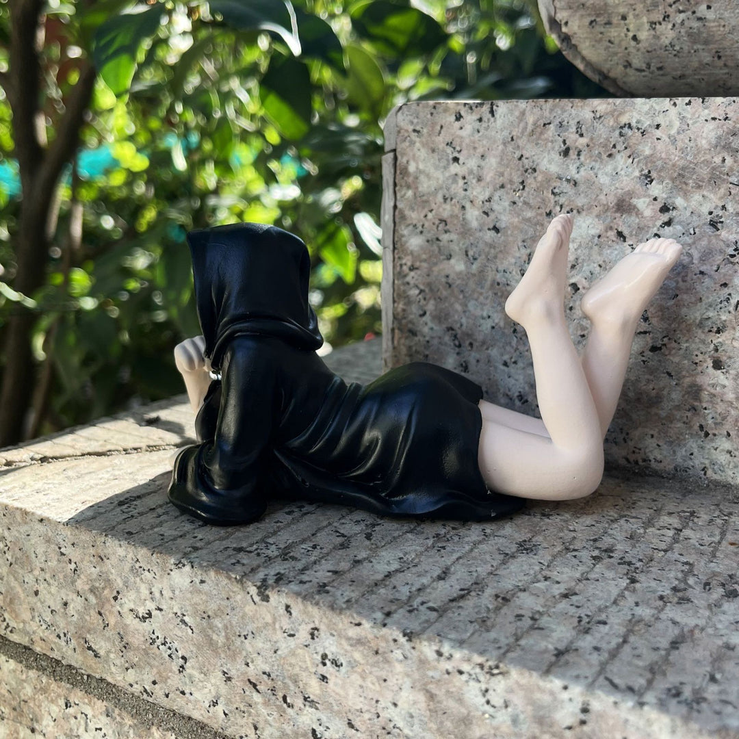 Creepy decorative figure Bowlift