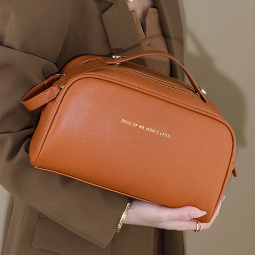 Cosmetic and Care Bag in Elegant Design with Practical Zipper Bowlift