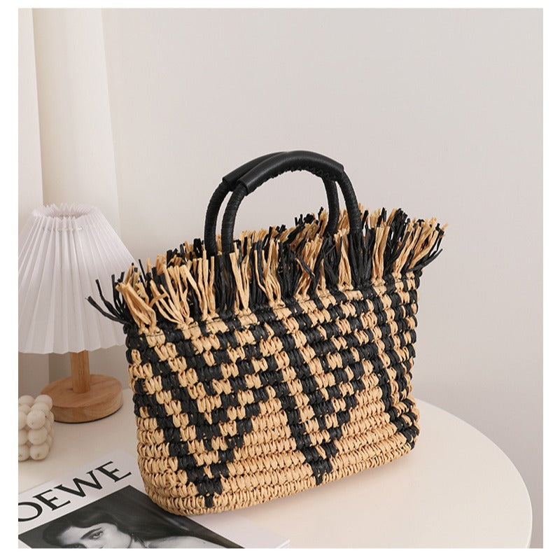 Stylish straw bag with eye-catching pattern Bowlift