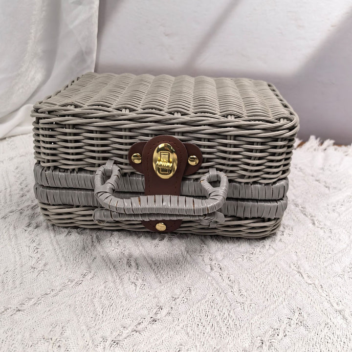 Ladies elegant and stylish cosmetic case Bowlift