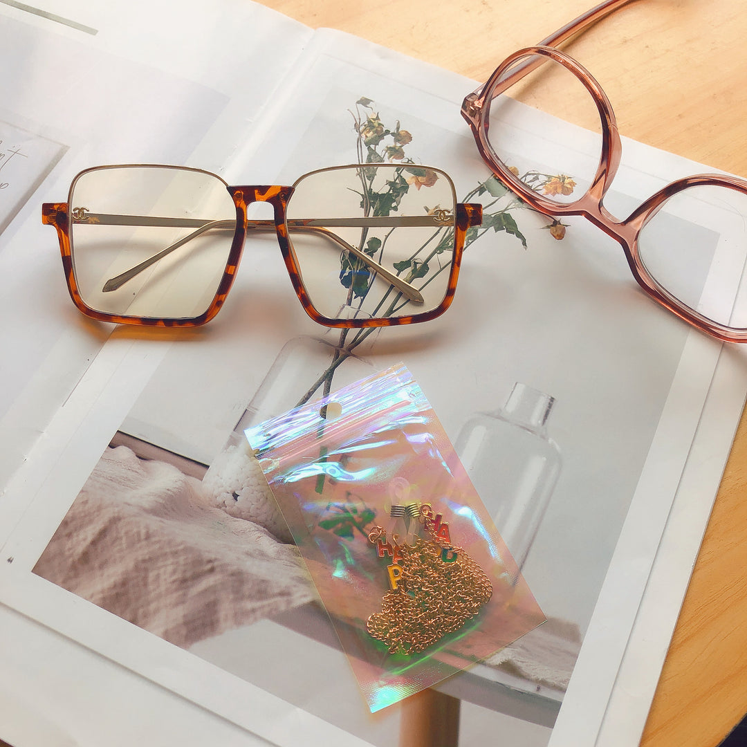 Stylish Dual Charm Eyewear Chain Bowlift