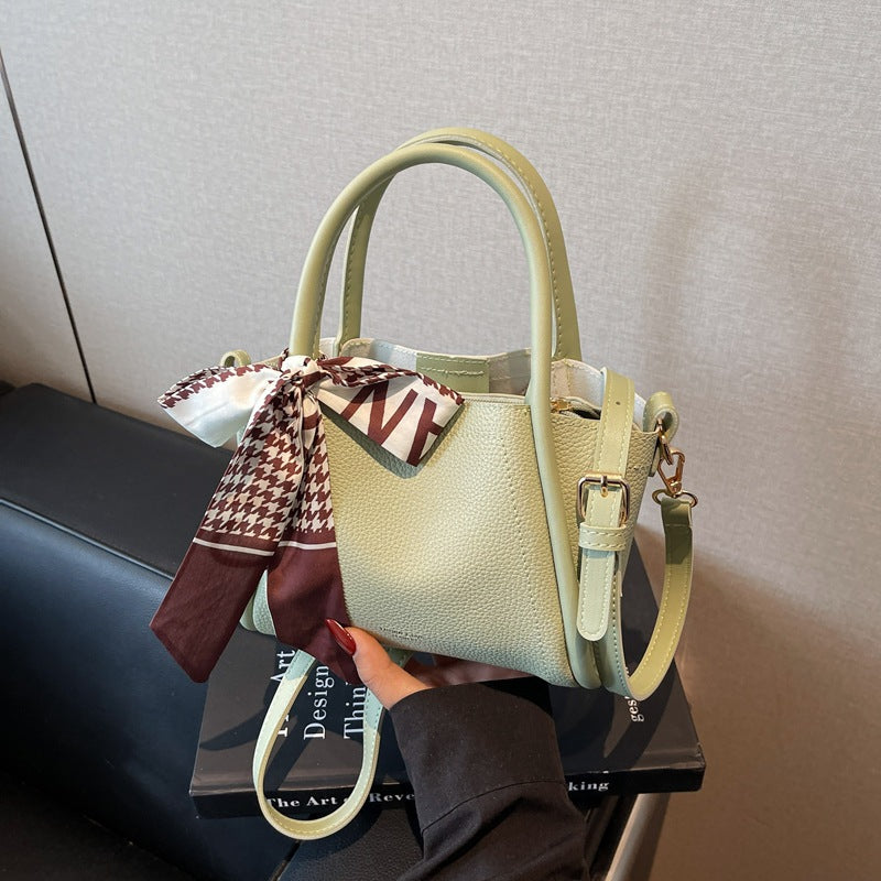 Fashionable Structured Handbag Bowlift