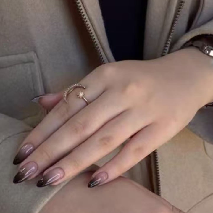 Glamorous ring with intricate jewelry work Bowlift