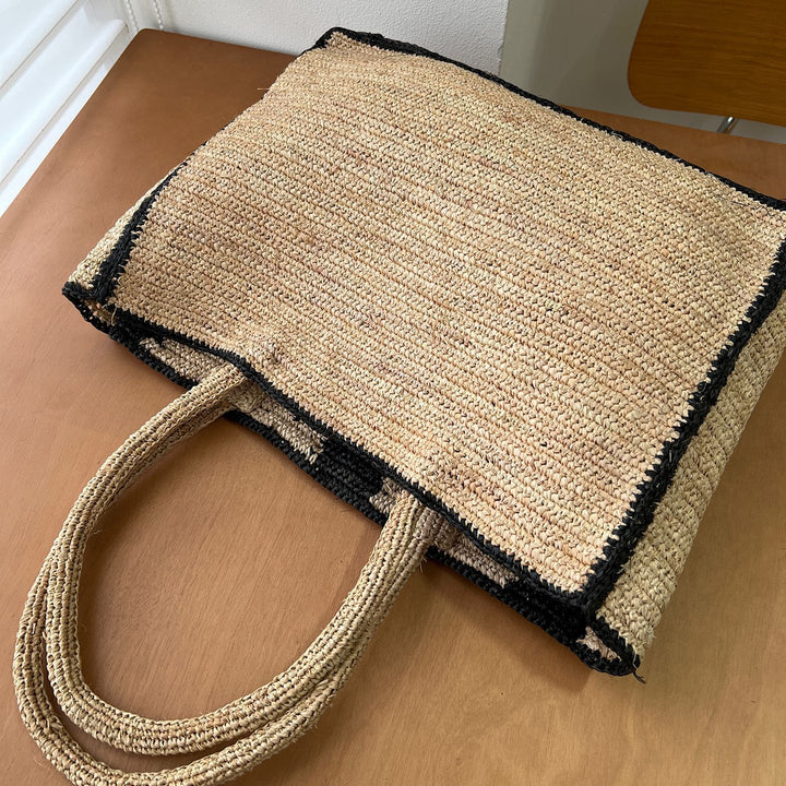 Handcrafted beach bag with floral design Bowlift