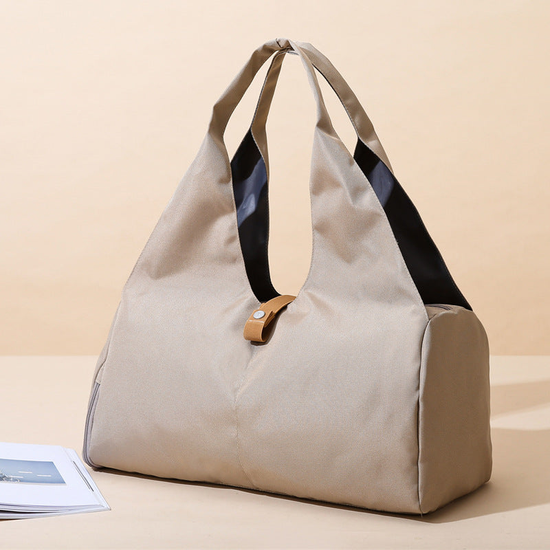 Comfortable tote bag with innovative shape and adjustable carrying handle Bowlift
