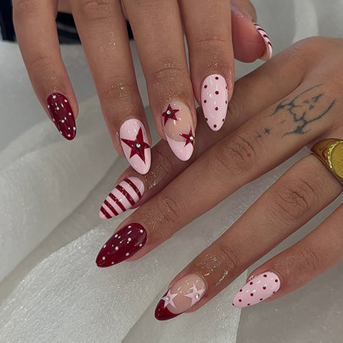 Artful nail art with glittering star motifs Bowlift
