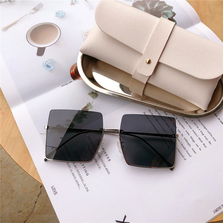 Fashionable Oversized Square Sunglasses Bowlift