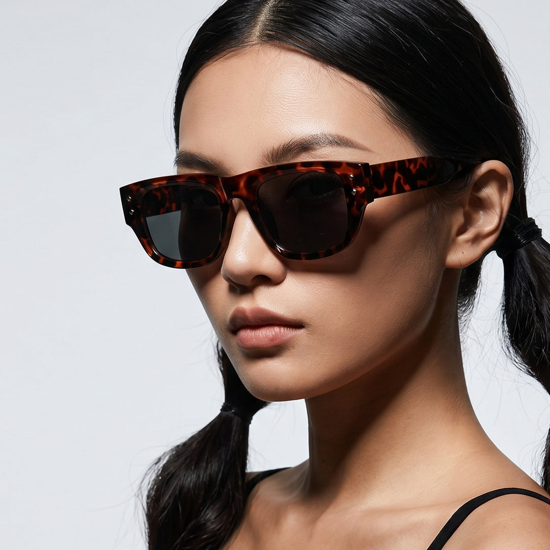 Women's fashionable sunglasses in trendy rectangle design Bowlift