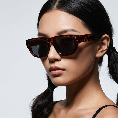 Women's fashionable sunglasses in trendy rectangle design Bowlift