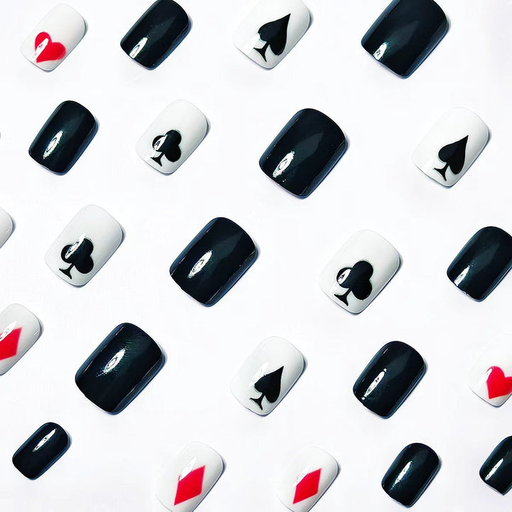 Artificial nails with playing card design Bowlift