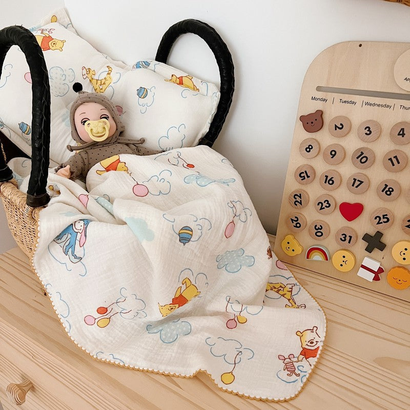 Unisex Cozy Muslin Blanket with Cheerful Winnie Pooh Motif Bowlift