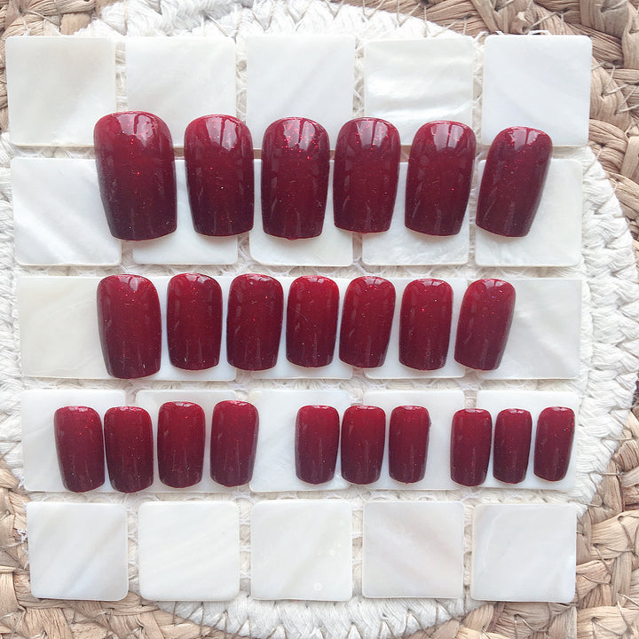 Artificial nails with intense shine and glitter accents Bowlift