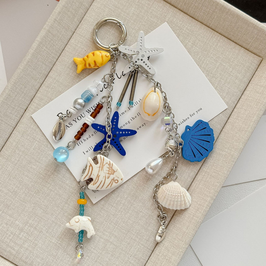 Playful keychain with maritime flair Bowlift