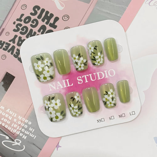 Artificial nails with floral patterns Bowlift