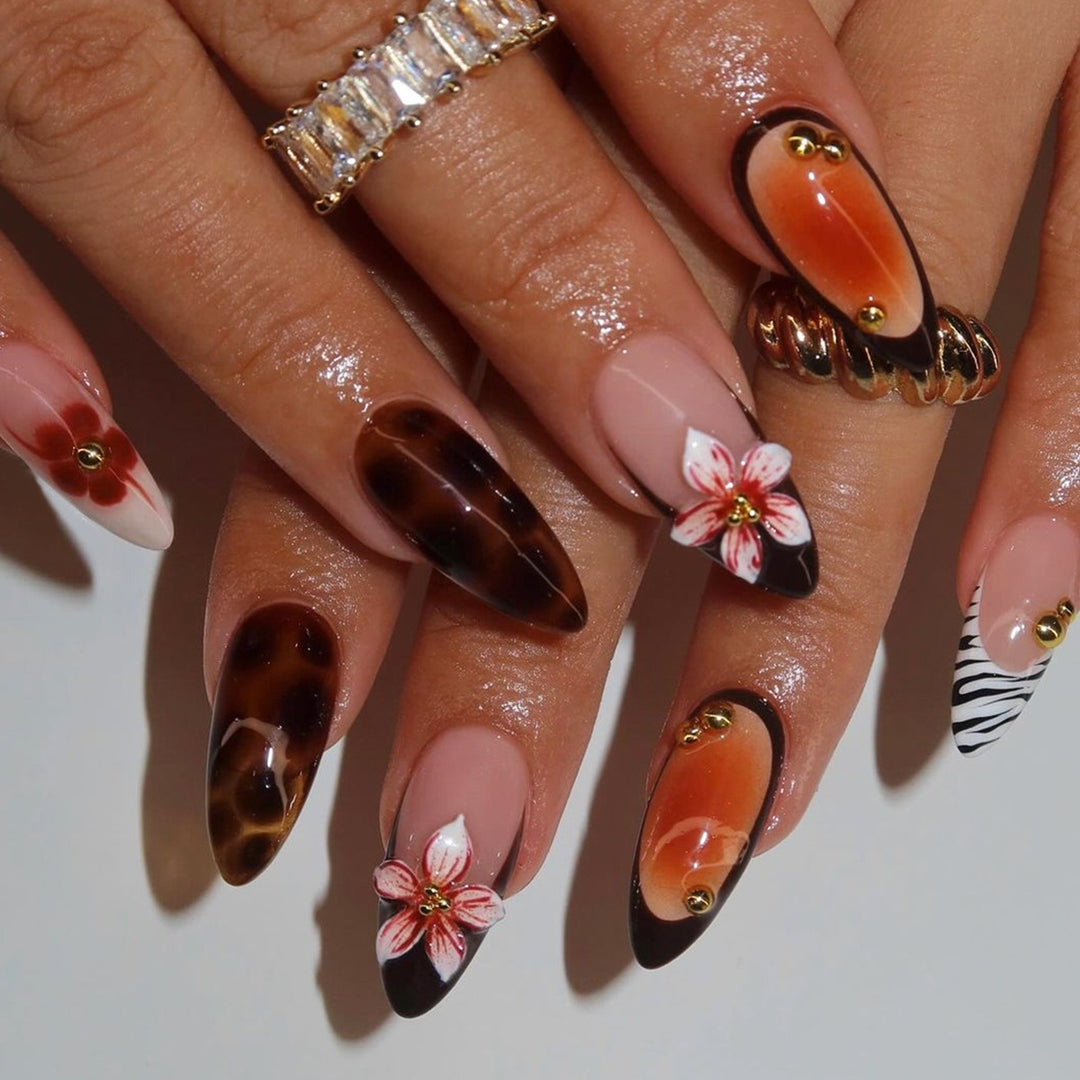 Artificial nail set with floral and creative decorations Bowlift