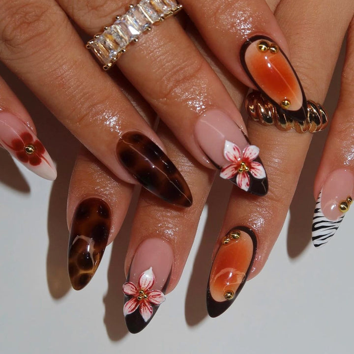 Artificial nail set with floral and creative decorations Bowlift