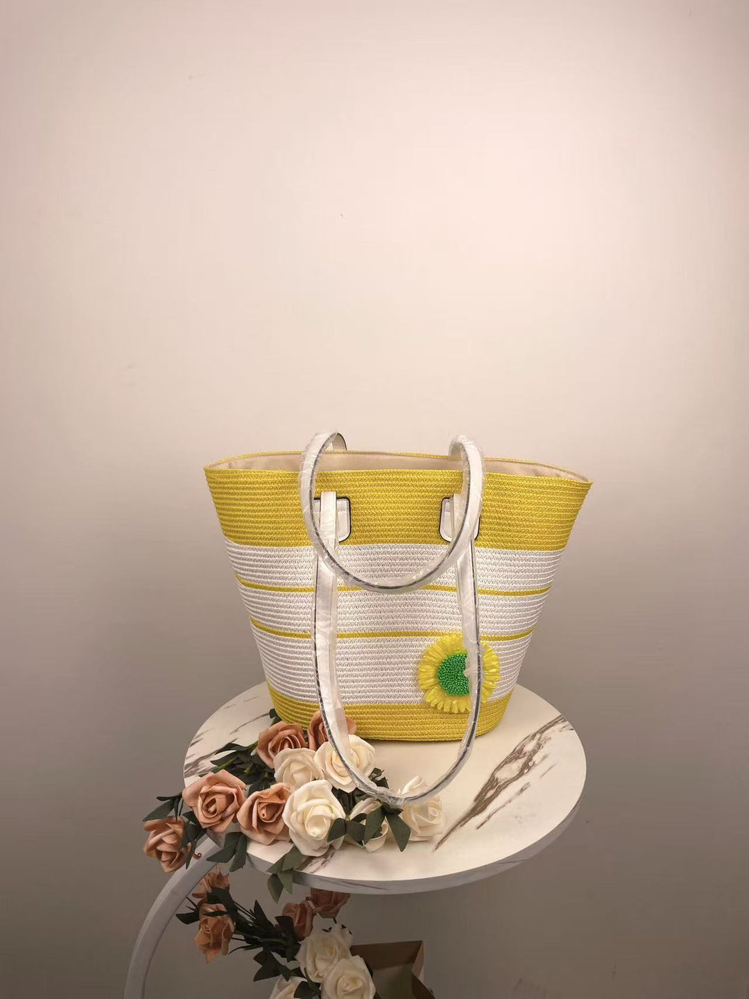 Elegant Beach Bag with Matching Sun Hat Bowlift