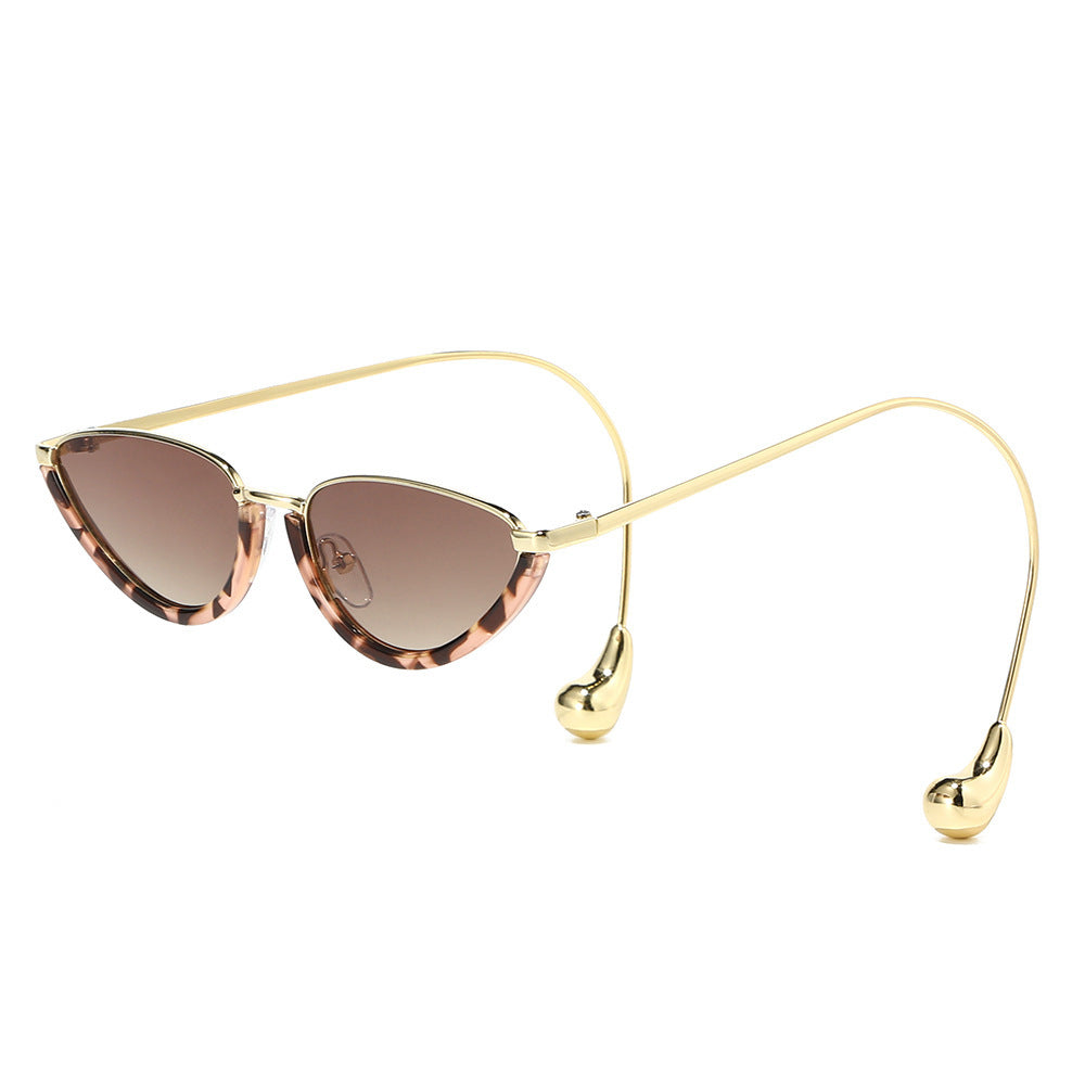 Ultra-Modern Spectacular Cat-Eye Sunglasses Bowlift