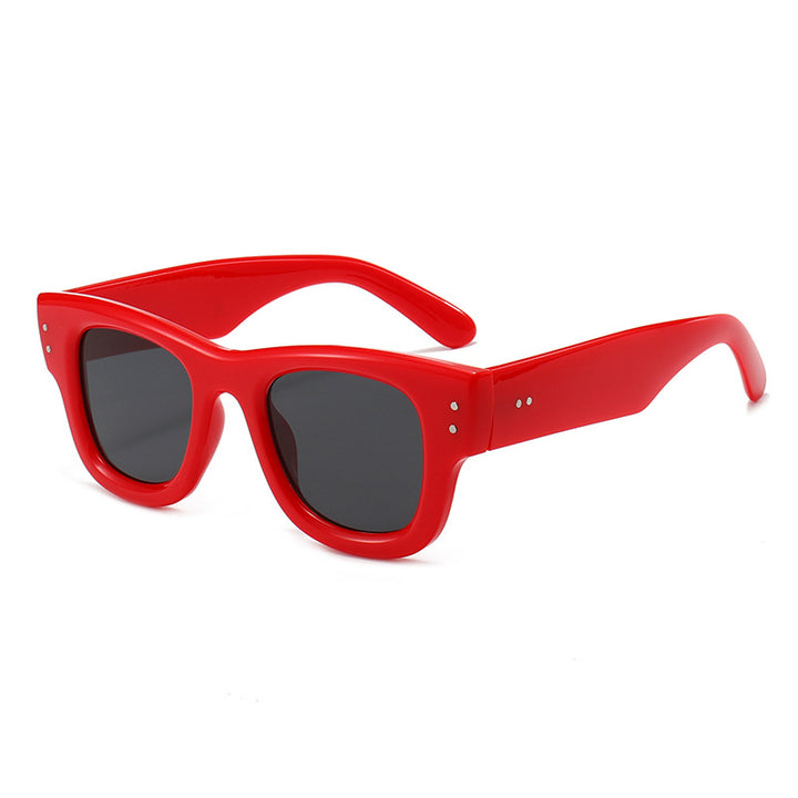 Retro-Influenced Bold Frame Sunglasses Bowlift