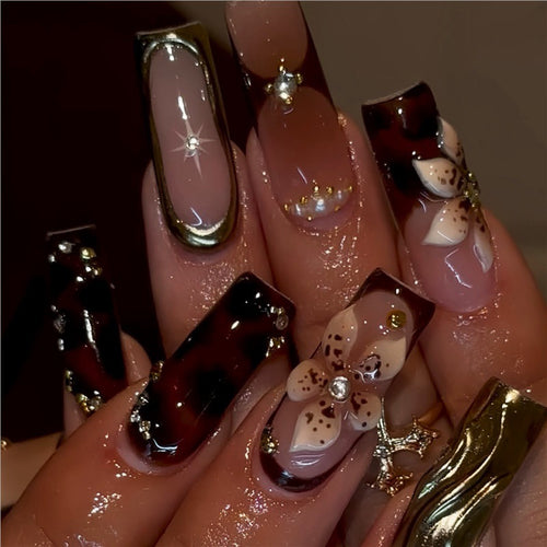 Ornate Press-On Nail Art Set Bowlift