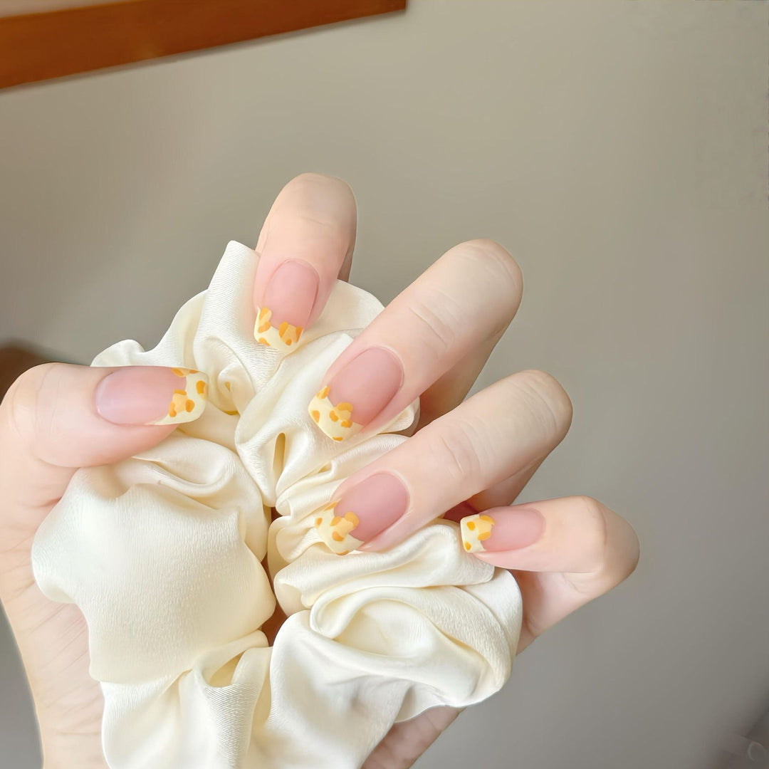 Artificial nails with leopard pattern Bowlift