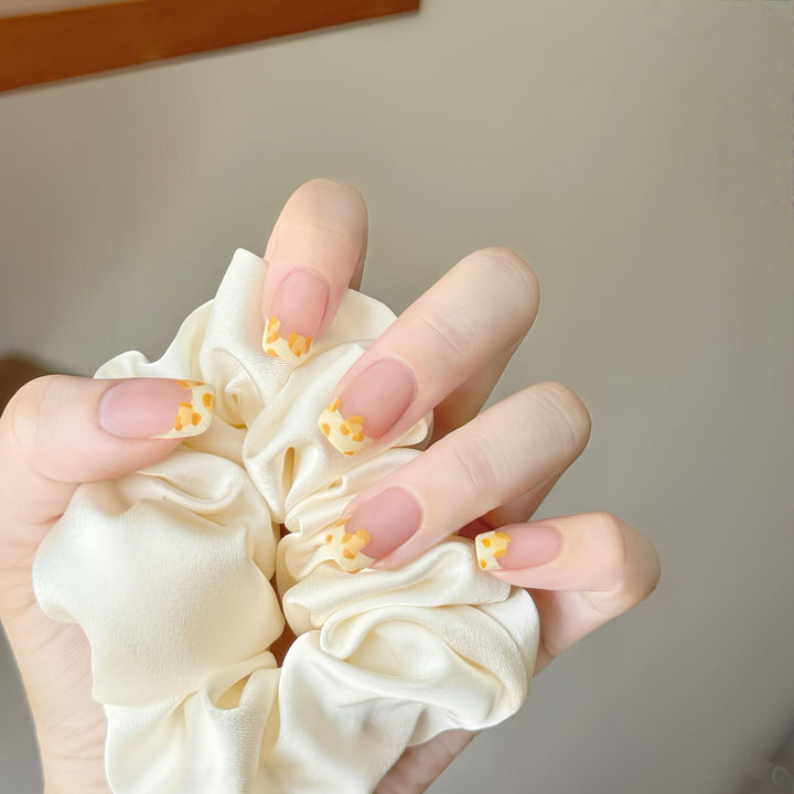 Artificial nails with leopard pattern Bowlift