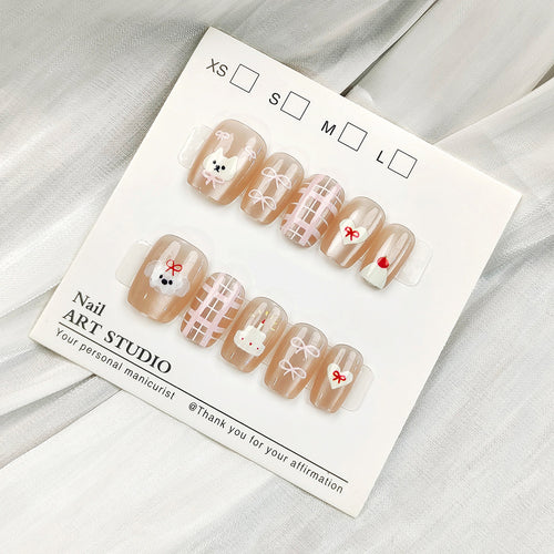 Glamorous Artificial Nails with Shimmering Design Bowlift