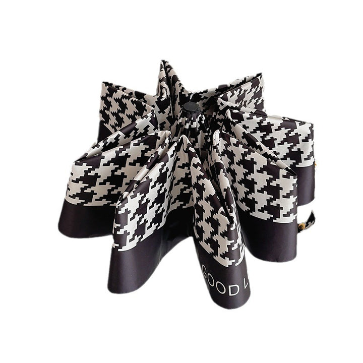 Women Folding Umbrella with Modern Wave Pattern Bowlift