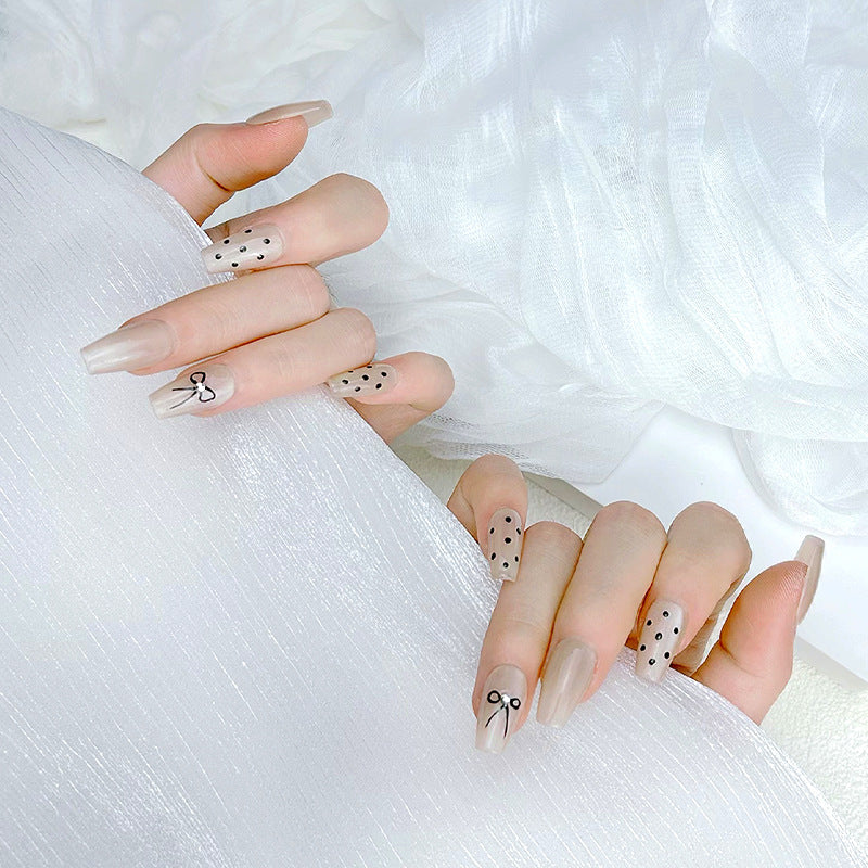 Stylish Press-On Nails Bowlift