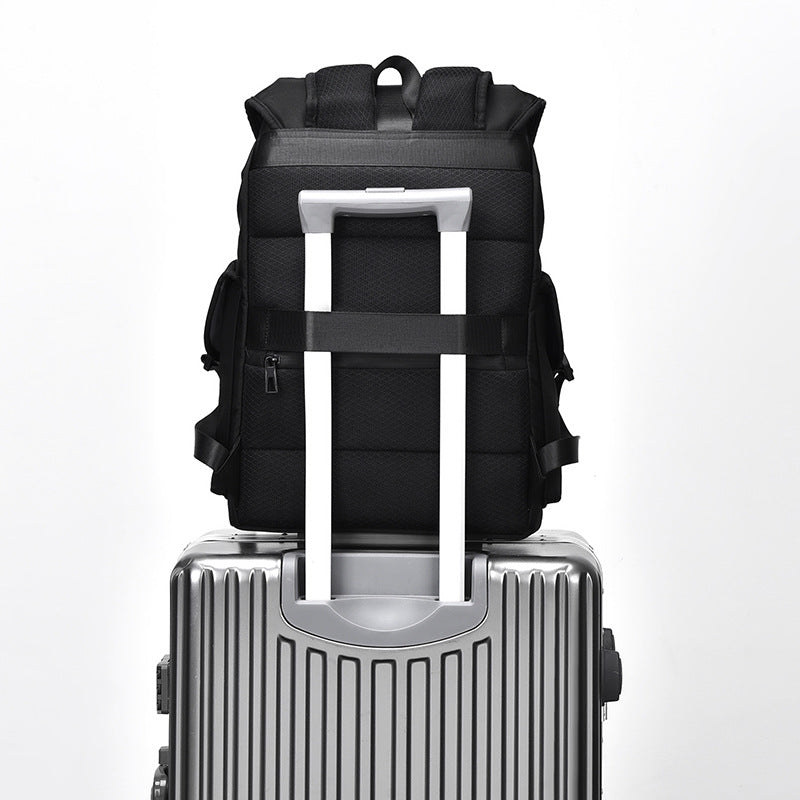 Backpack with large storage space and numerous compartments Bowlift