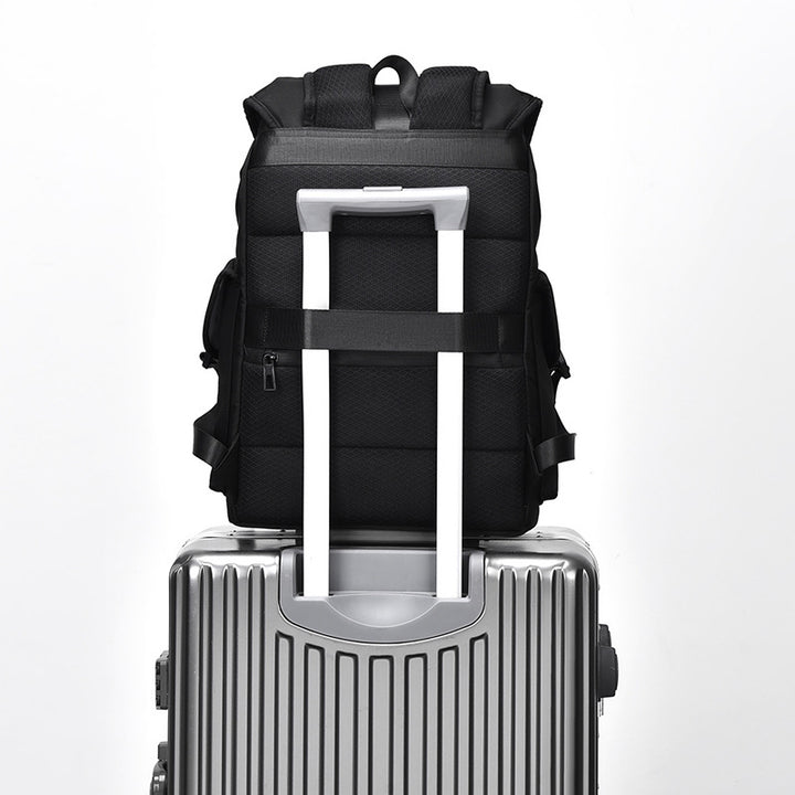 Backpack with large storage space and numerous compartments Bowlift