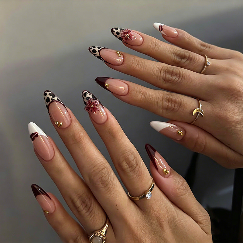 Artful nail set with floral accents Bowlift