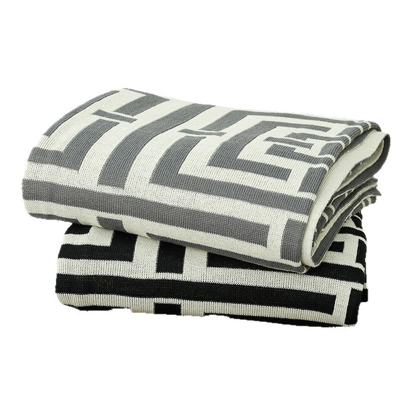 Women's decorative comfort blanket in modern geometric design Bowlift