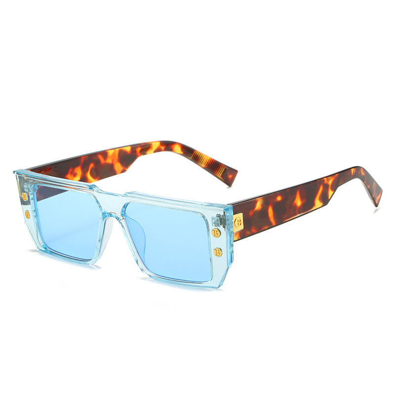Women's fashionable clear glasses with golden accents Bowlift