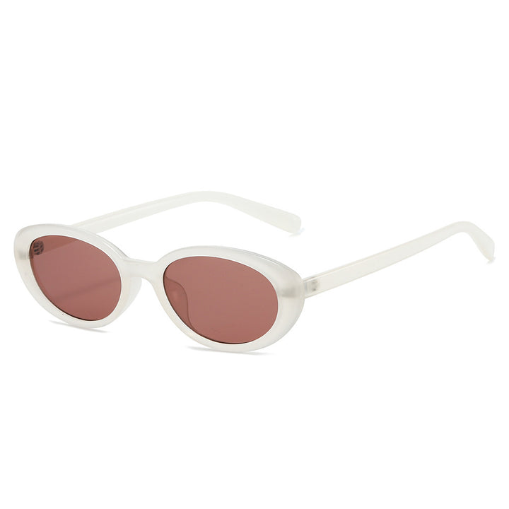 Retro-Inspired Cat-Eye Sunglasses with Transparent Frames Bowlift
