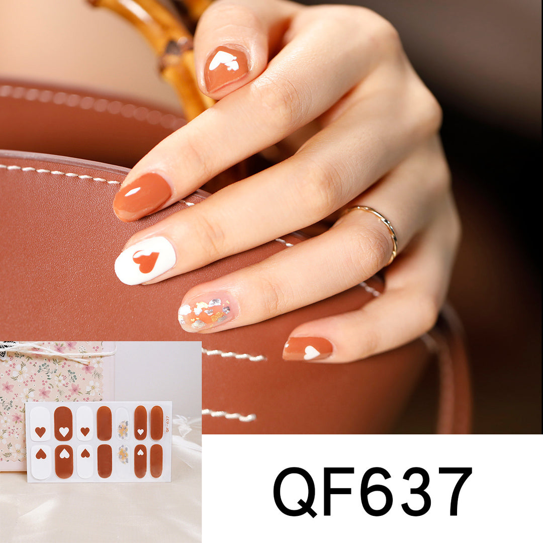 Artificial nail design with heart motif Bowlift