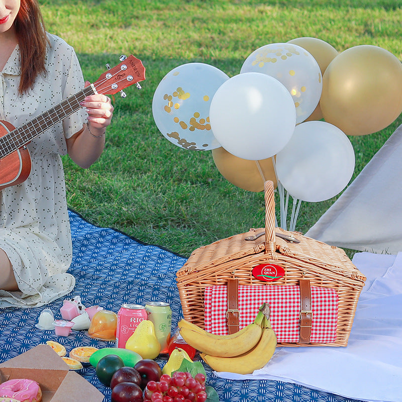 Women’s basket for romantic picnic outings with high-quality crockery Bowlift