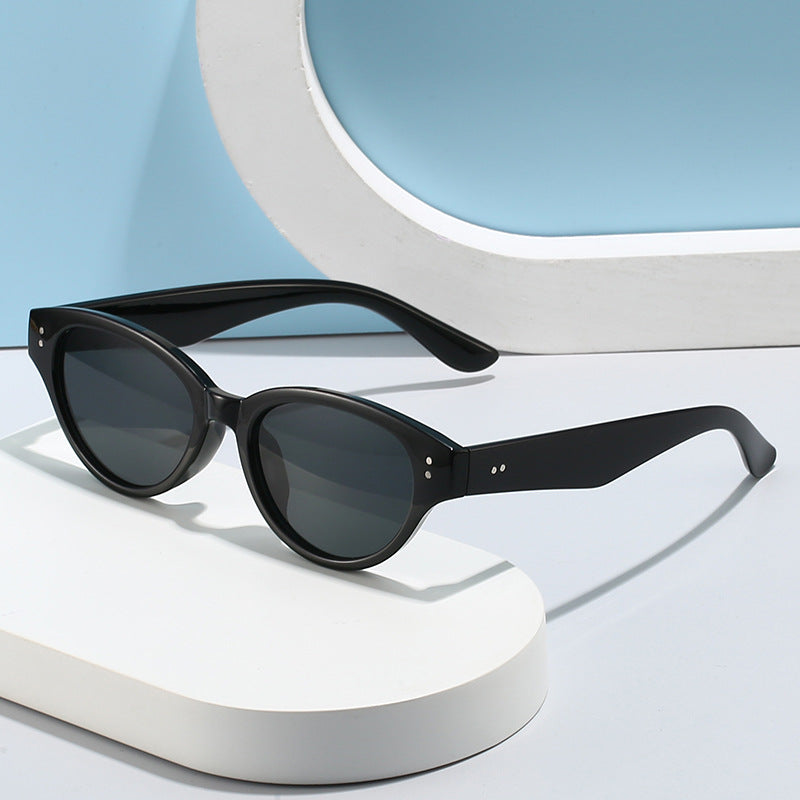 Women Cat-Eye Sunglasses with retro-inspired frame structure Bowlift