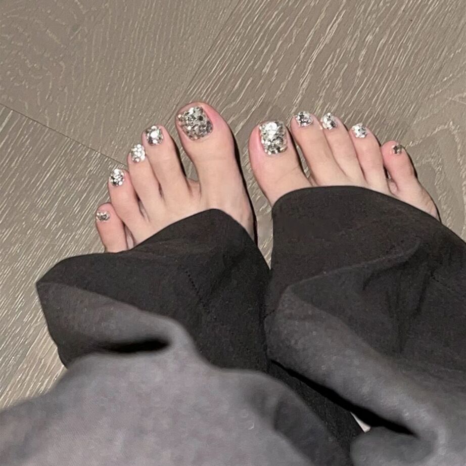 Decorative Glittering Toe Nail Art Bowlift