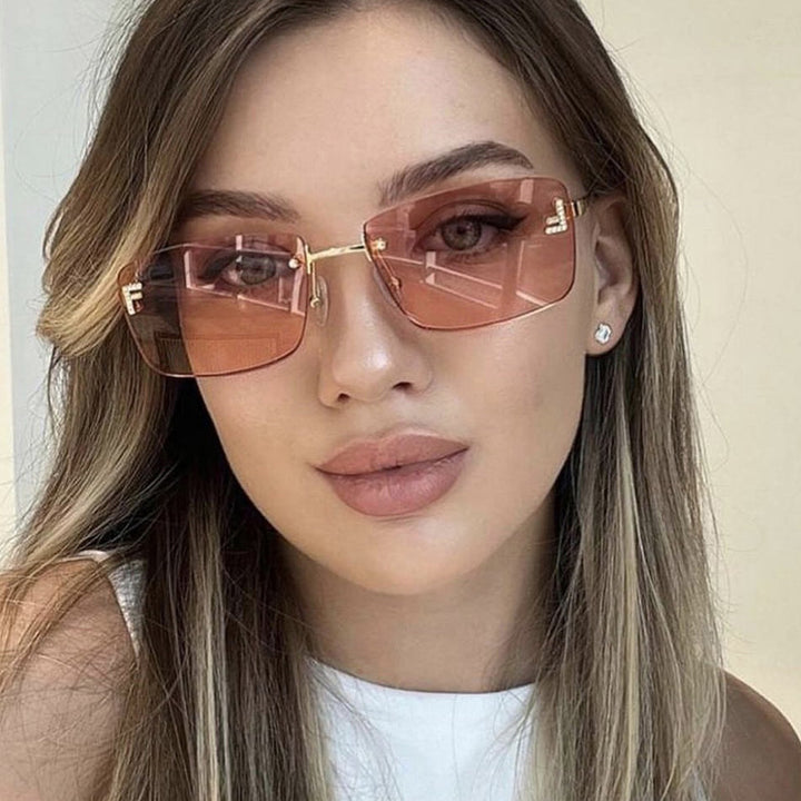 Ladies square sunglasses with elegant golden frame and stylish lenses Bowlift