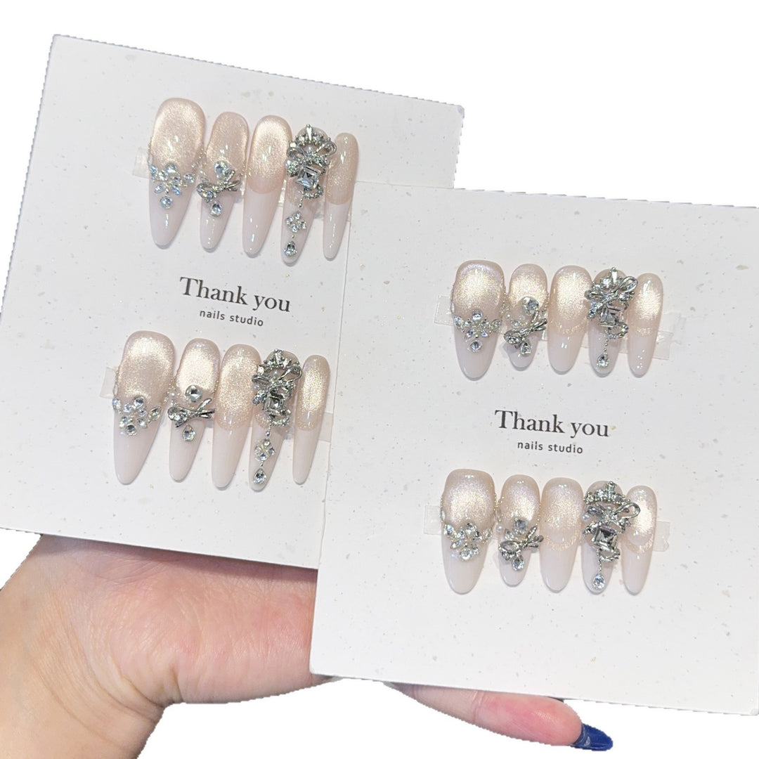 Elegant application of artificial nails Bowlift