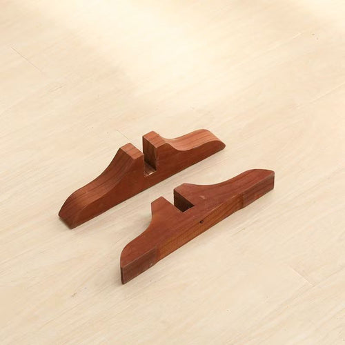 Wood shoe supports Bowlift